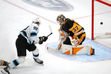 Cooley, Mammoth stun the Penguins 4-3